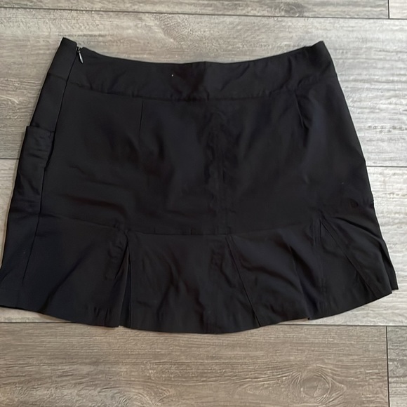 Magellan Skirt, built in shorts, front pockets, black and size 8 - Picture 3 of 6
